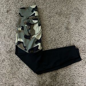 Firm abs camo leggings